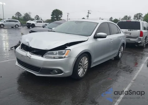 2011 Volkswagen Jetta 2.5L Sel z USA, uszkodzony, nr VIN 3VWLX7AJ3BM351393